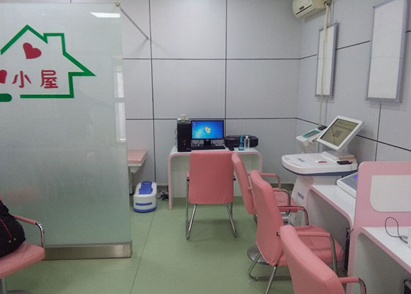 廣西賀州市衛(wèi)計(jì)局參觀“健康小屋” 廣西賀州市衛(wèi)計(jì)局參觀“健康小屋”